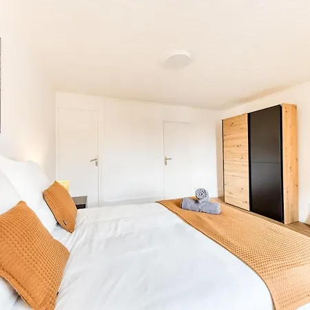Maison Cosy Aux Tons Chaleureux - Paris Apartment